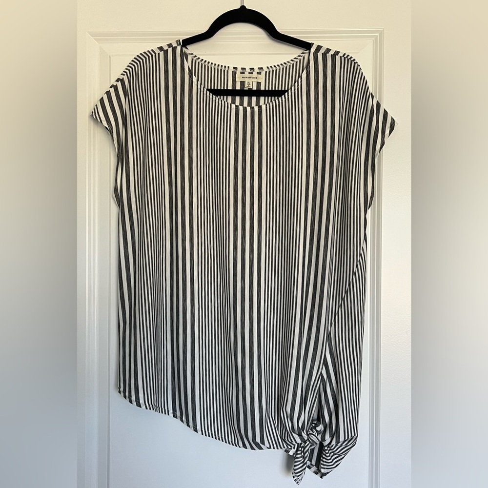 Women’s Cap sleeve top with black & white stripes. Size XL new w/o Tags.